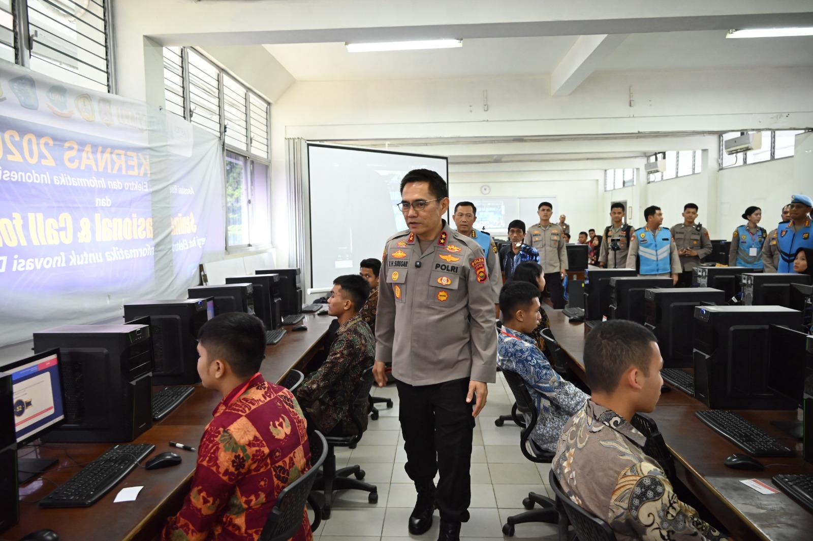 Kapolda Jambi Tinjau Tes Akademik Taruna/ni Akpol Tahun 2026 di Kampus Unama Tehok